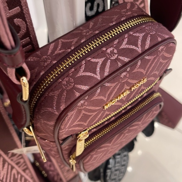 Michael Kors Jet Set Medium Signature Logo Crossbody Bag
Oxblood Multi Jacquard - Picture 3 of 16